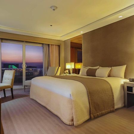 Midas Hotel And Casino Pasay Bagian luar foto